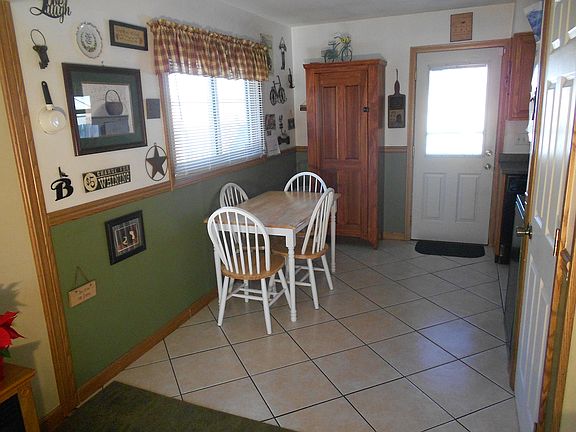 4th image of 717 Hadley Ave