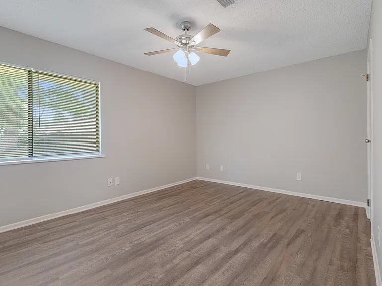 104 Plaza Village Dr — Photo 15