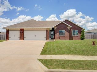 4531 W Somerset Dr, Battlefield, MO 65619