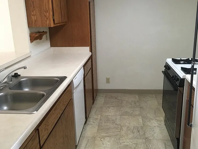 1129 Burton Dr — Photo 6