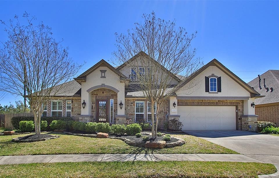 Welcome home! This beautiful one-story in the heart of the gated community of the Enclave at Northpointe is located on a large cul de sac lot and ready for new owners!