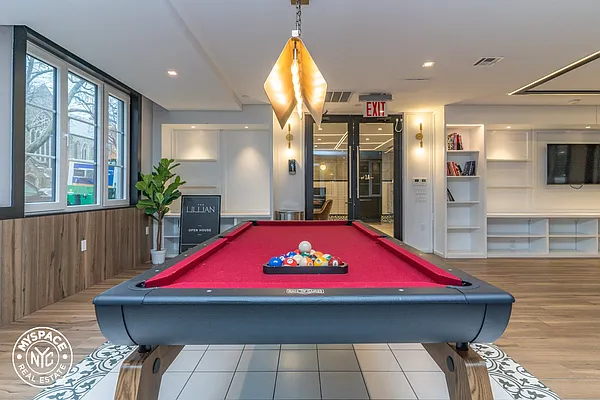 Rented by MySpaceNYC | media 147