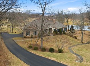 18051 Turnberry Dr, Round Hill, VA 20141