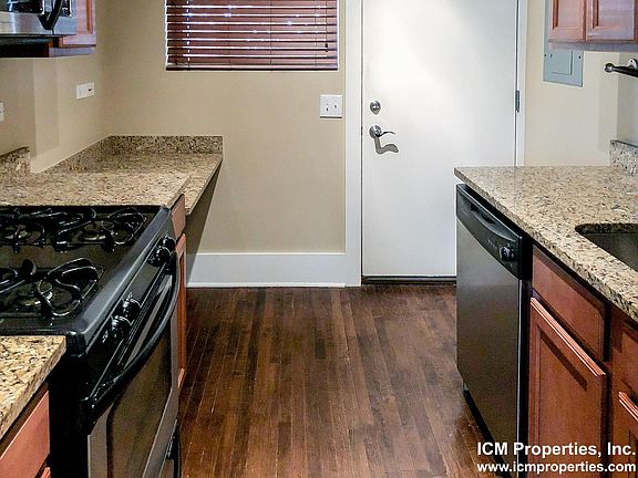 3rd image of 1849 W Cornelia Ave #2C