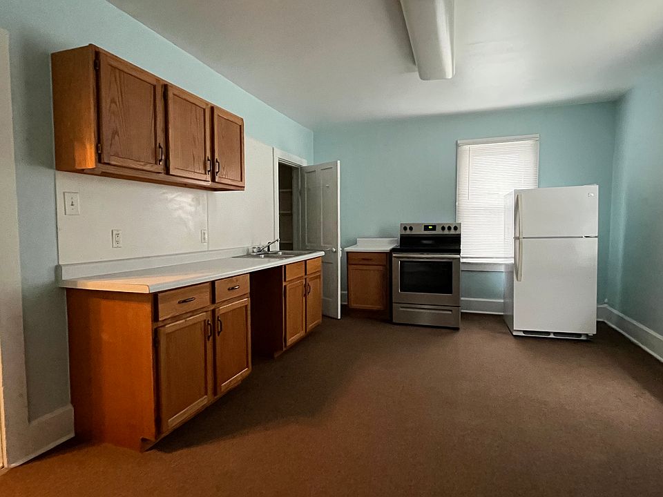 1st image of 196 S Grand Ave #1