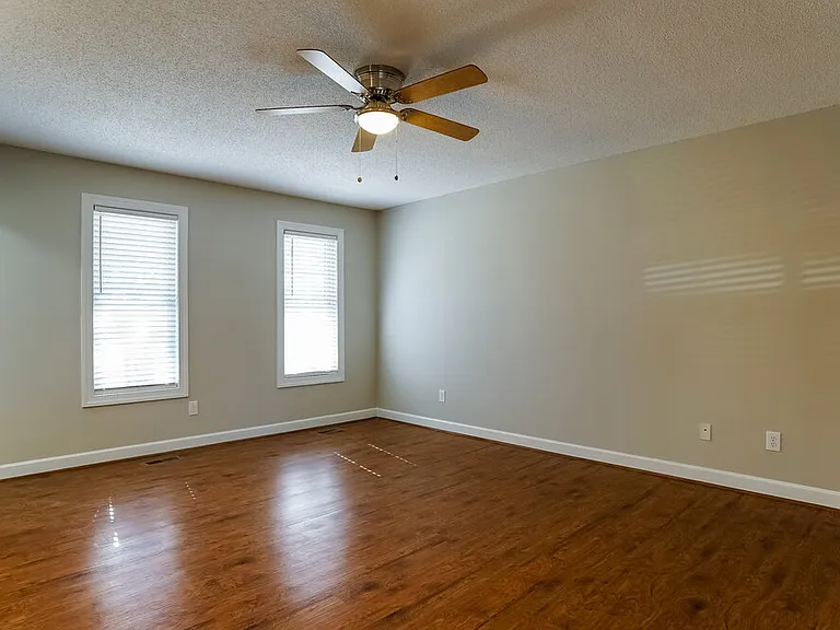 602 Coventry Dr — Photo 5