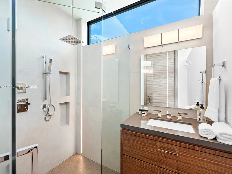 1400 Bayview Dr — Photo 45