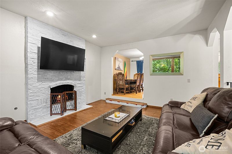 4th image of 17909 230th Avenue NE