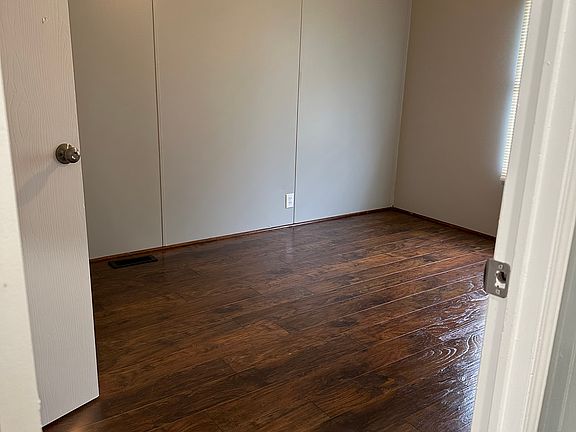 4th image of 370 Rollingwood Dr