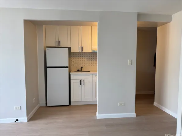 2525 Date St APT 1303, Honolulu, HI 96826
