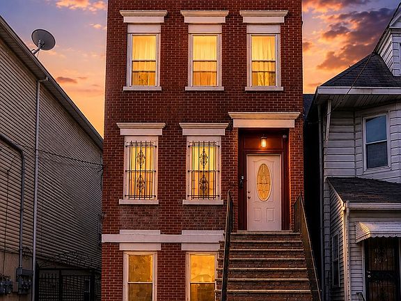 2nd image of 281 Forrest St