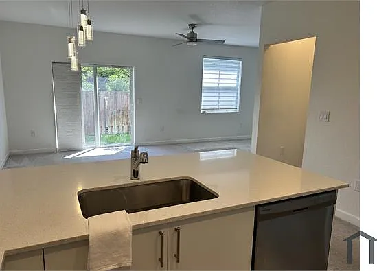 4616 NW 120th Way — Photo 5