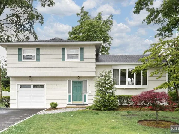 8 Harlan Dr, Dumont, NJ 07628