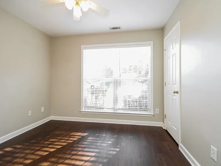 1126 Poplar Hollow Rd — Photo 14