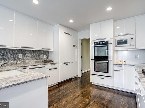 4th image of 1453 McLean Mews Ct