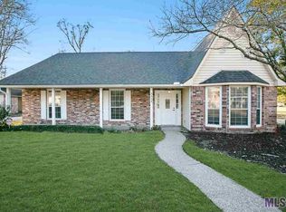 5534 Round Forest Dr, Baton Rouge, LA 70817