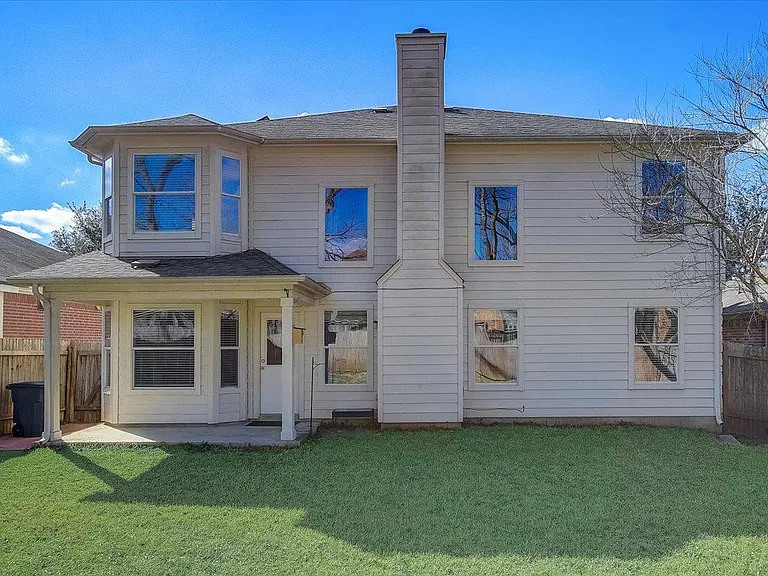 537 Golden Creek Dr — Photo 40