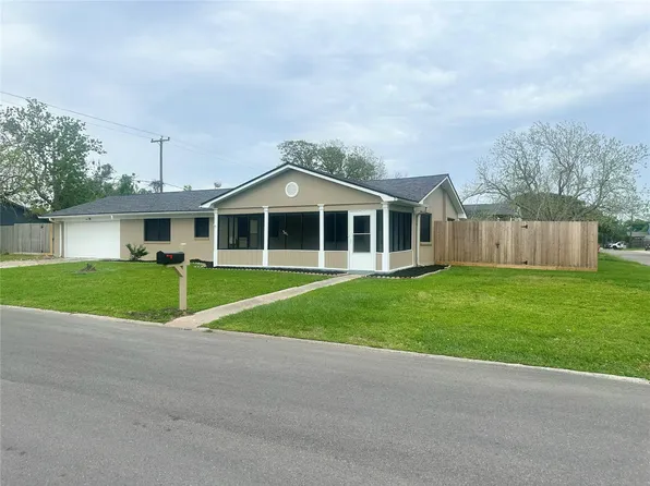 130 Bay Ridge Dr, Beach City, TX 77523