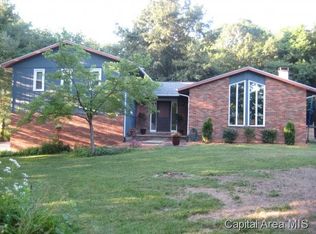 11235 Mechanicsburg Blacktop, Dawson, IL 62520