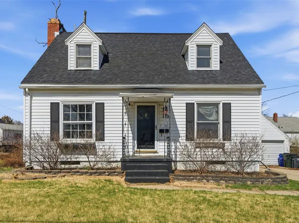 132 38th St NE, Marion, IA 52402