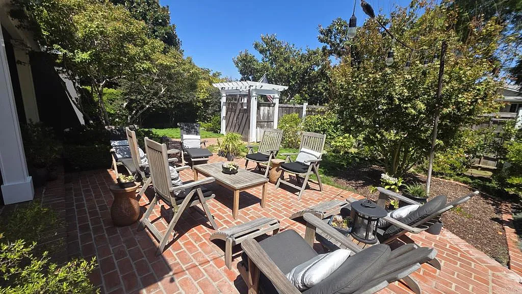 3 bed, 2800 sqft, $11,000 — Photo 2