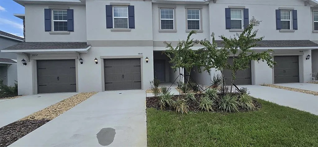 3 bed, 2.5 bath, 1666 sqft, $2,245 — Photo 3