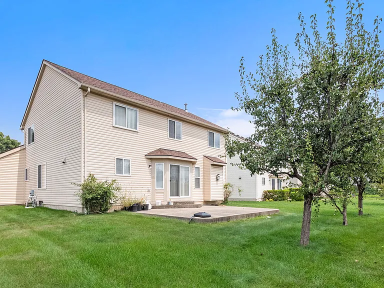 1254 Hartland St — Photo 15