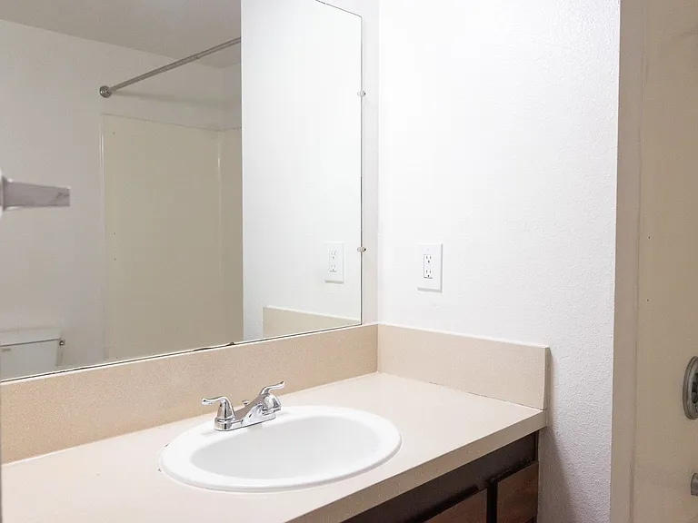 Oakview Terrace Apartments — Photo 6