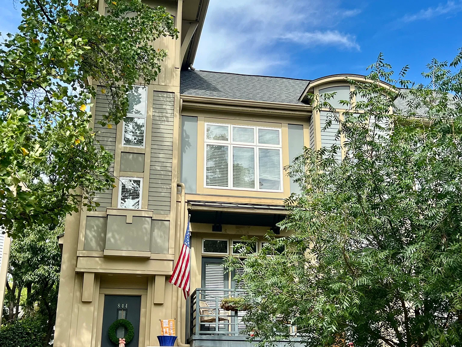 2 bed, 1199 sqft, $2,400 — Photo 1