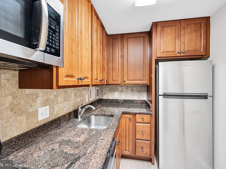 2401 H St NW #808 — Photo 8
