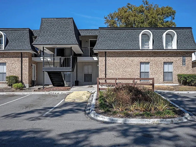 Grand Oaks Apartment — Photo 31