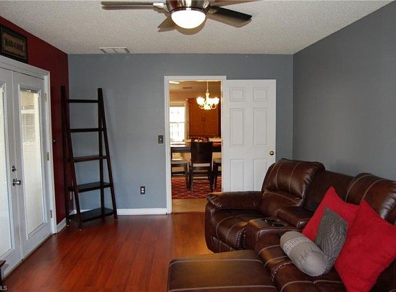 3rd image of 204 Lucan Dr