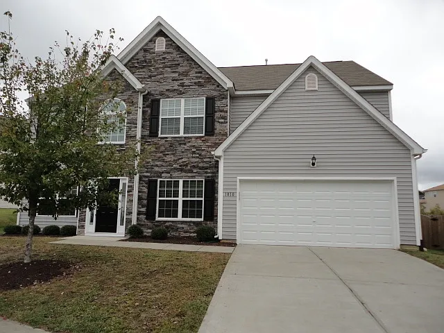 1010 Golden Crest Dr — Photo 1