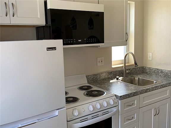 4th image of 17002 Dolphin Dr #4