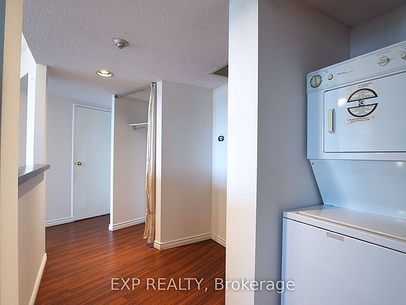 5th image of 150 Alton Towers Cir #1006