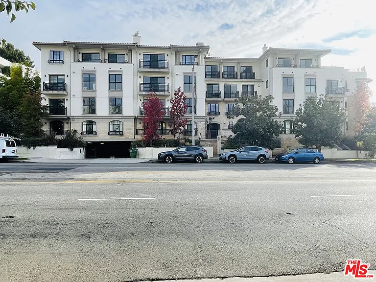 1636 S Beverly Glen Blvd #104 — Photo 2