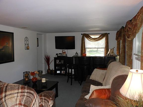 5th image of 206 Ryerson Rd