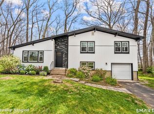 7 Dogwood Ct, Branford, CT 06405