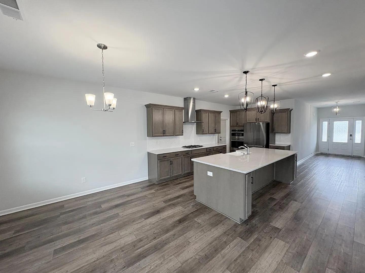 153 Brockway Dr — Photo 3