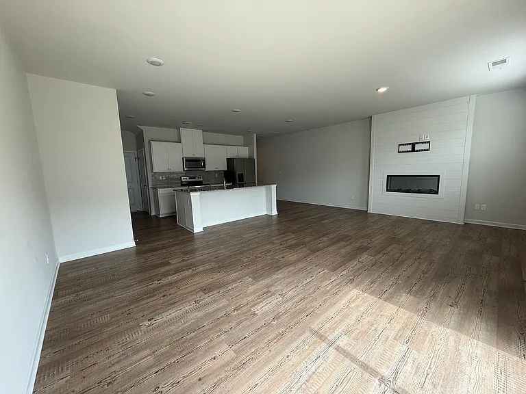 5251 Canberra Dr — Photo 32
