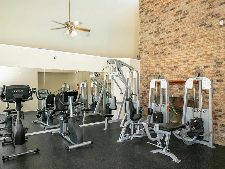 2730 Oak Tree Dr — Photo 4