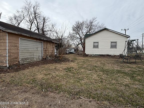 3rd image of 734 Vine St