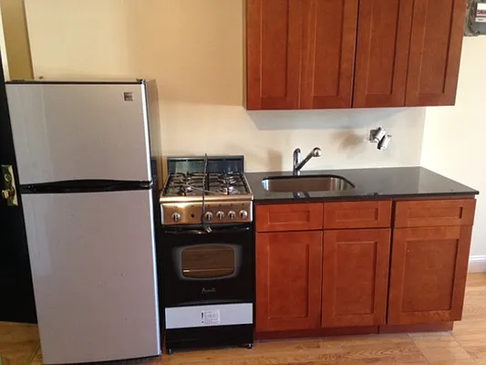 Rented by Premier Metro Realty Corp | media 42