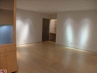 2nd image of 960 Larrabee St APT 114
