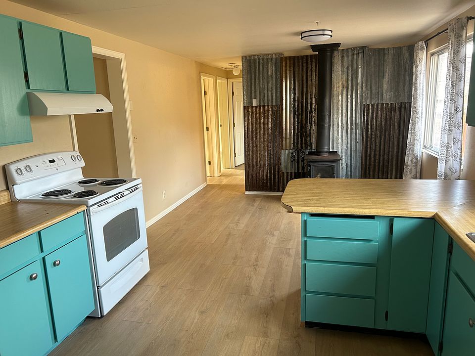 Kitchen / Breakfast Nook