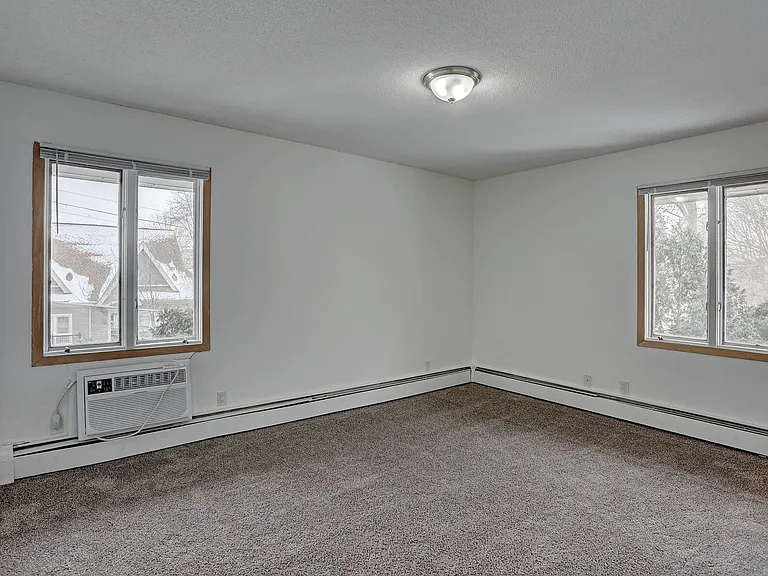 Wayzata Lake Apartments — Photo 36