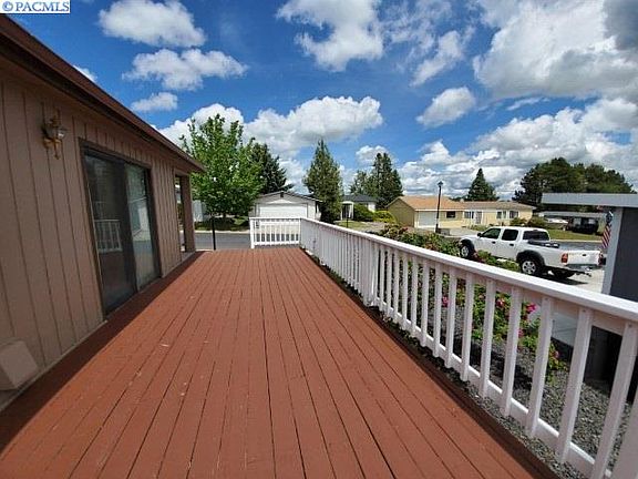 3rd image of 105 NW Lancer Ln #105
