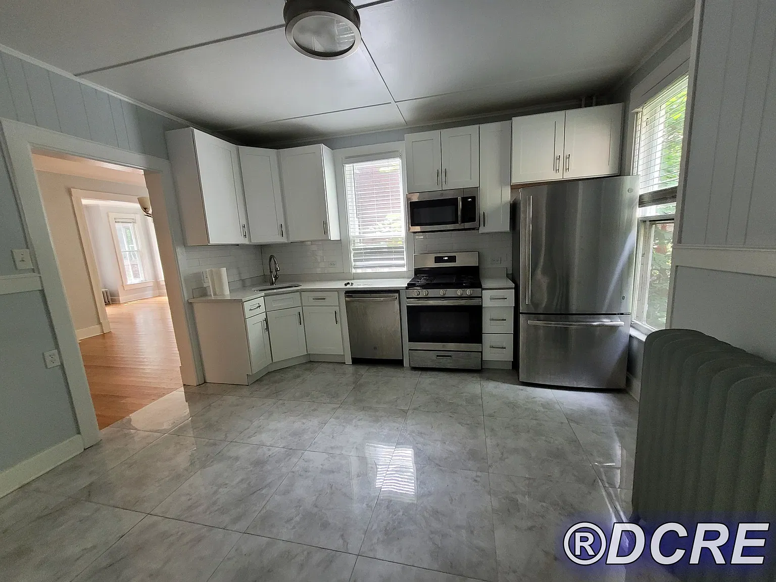 3 bed, 2150 sqft, $4,295 — Photo 2