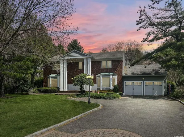 6 Castle Court, Woodbury, NY 11797