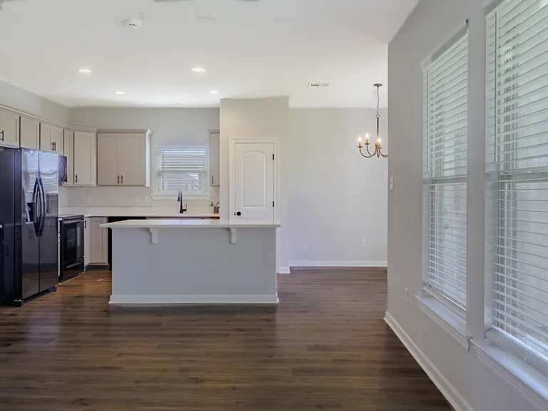 1835 Bowen Rd — Photo 10